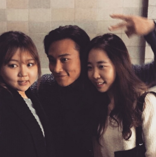 [INSTAGRAM] 150412 AJ with girls in the concert of  개성공단 cr: @pirisoo