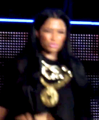 privatebarb: Nicki Minaj performs “Throw Some Mo” 