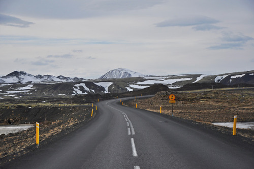 SUPER DUPER IMPORTANT PRO TIPS ABOUT DRIVING IN ICELANDHow does one get around Iceland? Well, if you