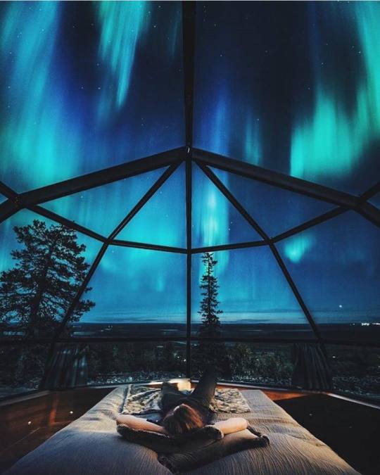 incompletehuman:  trasemc:  Imagine sleep under the skys!! so beautiful  