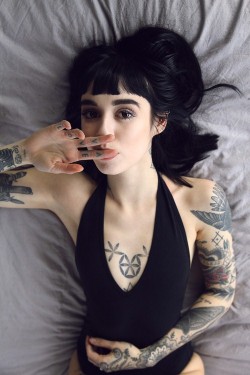 thedropdeadgirls:  Hannah Snowdon for Jade Carney