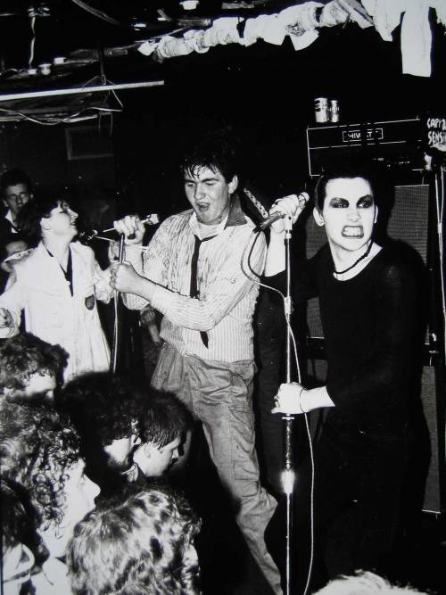 zombiesenelghetto:“Dave Vanian of the Damned was joined by a member of the audience for a number or 