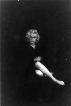 thebeautyofmarilyn:  Marilyn Monroe photographed by Milton Greene, 1953.