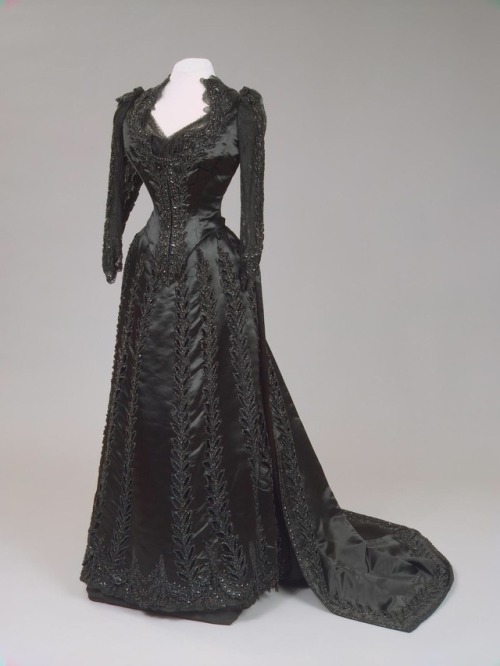 ravensquiffles: Dress of Empress Maria Fyodorovna 1880s Hermitage Museum