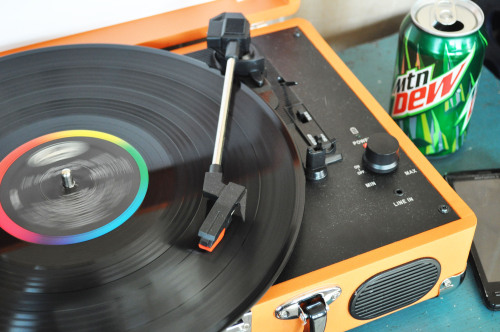 savannahpatts:  today is so good. spinning records and enjoying this nice breeze flowing through my house. wow. 