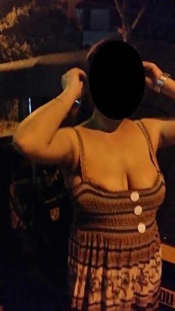 vicky2sexy: Showing such a big booba to autowala in midnight..he was feeling shy..reblog if u like s