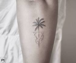 cutelittletattoos:  By Pablo Torre, done at Alchemist’s Valley, Madrid. http://ttoo.co/p/29067