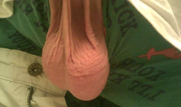 homopower:  Guys with big balls and low hangers are amazing. 