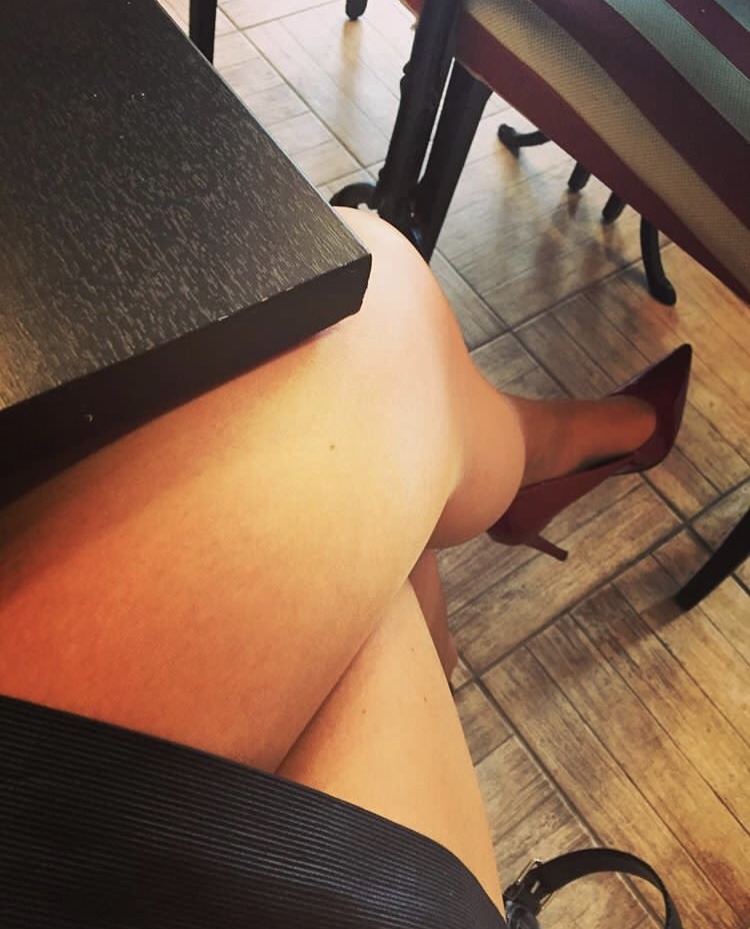 idreamaboutlegs:  He kept her waiting and, as much as she wanted to show her displeasure