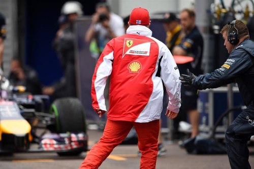 teandkimi:alterord:Kimi Raikkonen saved by Red Bull mechanic Nigel Hope.Apparently, Kimi was waving 