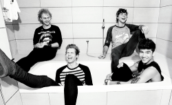 fivesource:  5 Seconds of Summer: The Billboard