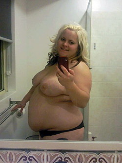 chubby-selfie:  Hello, I’m Jacqueline. Do you like me? If yes, check my dating profile. 