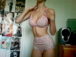 b0undb0nes:  Matching underwear, that’s American Apparel.