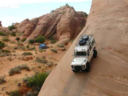 sixpenceee:  Off-road vehicles tackling Lion’s Back in Moab, Utah. The Lion’s Back is a sandstone ridge in Moab, Utah. It’s one of the most extreme 4X4 off roading terrain’s in America. Unfortunately, one of the most epic trails for 4x4ers is