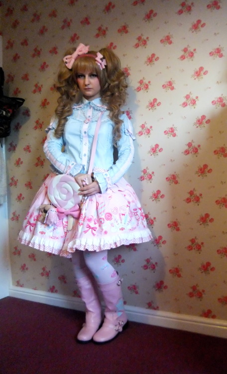 xmissingsisterx:  wig: dreamholic everything else: angelic pretty  Sweet