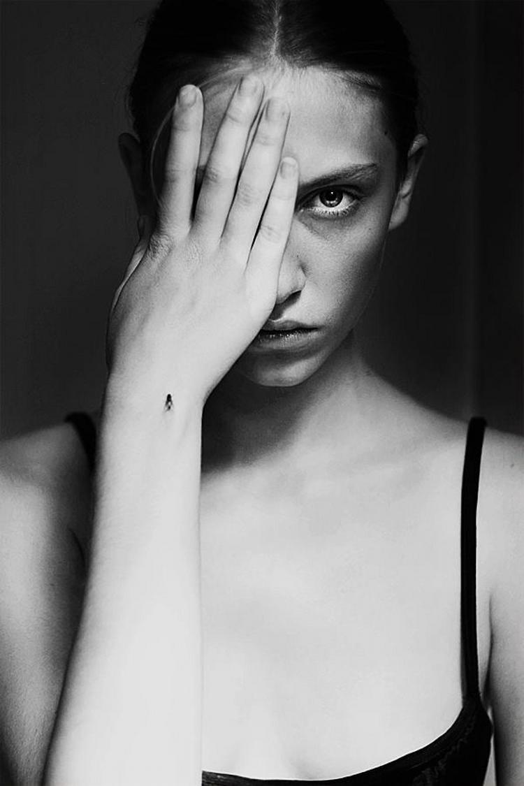 les-filles-iterabilite:  &lsquo;Untilted&rsquo; by Kate Nova ©® Kate Nova