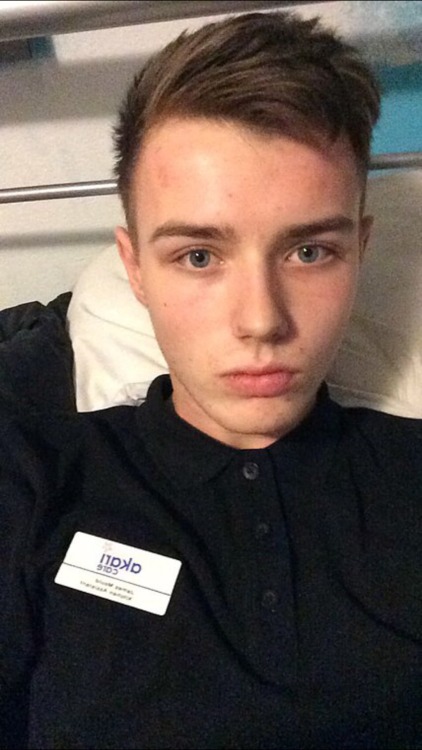 rybouk31:  straight-n-tricked:  Jamie fit lad 18 from Birmingham 