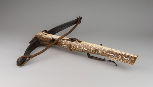 aic-armor:Sporting Crossbow, 1625, Art Institute of Chicago: Arms, Armor, Medieval, and RenaissanceG