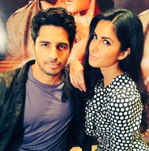  Katrina Kaif & Sidharth Malhotra’s cute poses during promotions