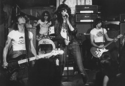 superblackmarket:  The Ramones photographed by Bob Gruen, 1975 