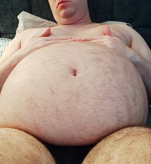 Fat Gainer Looking For A Serious Feeder From The UK Or US Who'd Be Able And Willing To Take Control Over