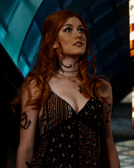smilefortheliving: Clary looking stunning in her date outfit
