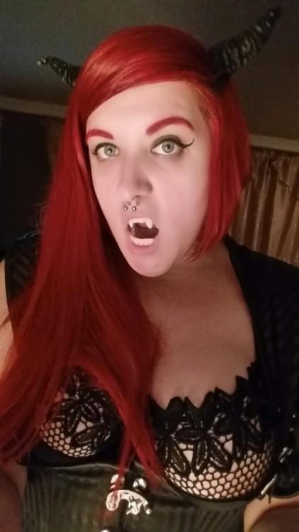 missfreudianslit:  Ready for Vampire porn? Gonna eat your soul with @missbwinters