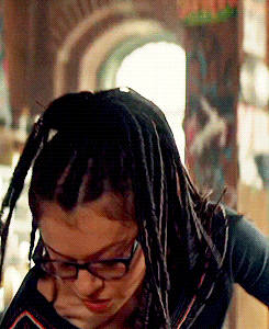 queen-haiz:  Is it my imagination, or does Cosima have bigger breasts than you? 