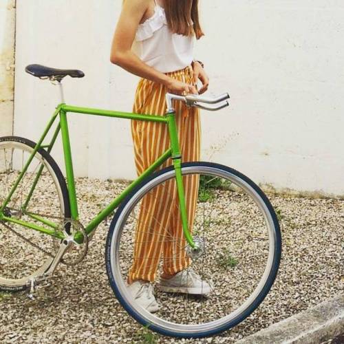 javi-ballestero:@eva_bourgitteau #girlbike #girlsgonefixie #ridegirl #ridelikegirl #fixiechick #fixe