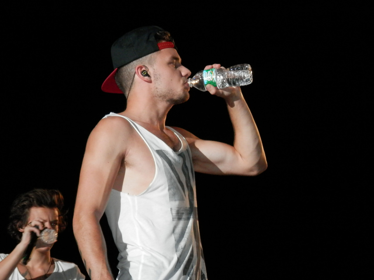xamandaxnicolex:  lauraxkathrynx3:  holy biceps batman  YUM 