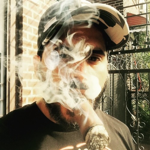 mafiamuscle4me: Sexy smoke!