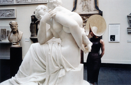 cotonblanc:Fashion in Motion; V&amp;A Museum, London, May 1999Belgravia StudioPhilip Treacy by K