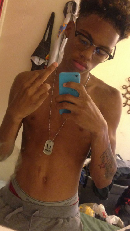 marc87jcob: OMG CUTE AF COULD EAT HIM UP ALL DAY Is he DL?