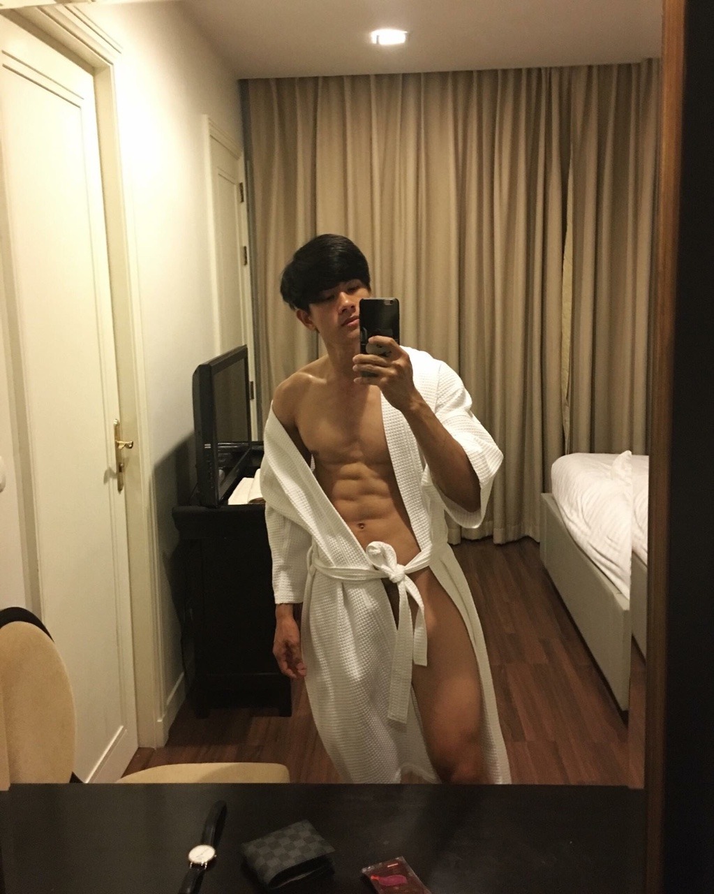 hotasianexposed:  hlthemusclelover:  tuananh94:   hoangnamlau:   Suy cho cùng tập