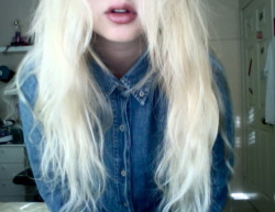 pale-mind:  pale/soft grunge/model blog ♡ new followers can self promo in my ask to 15k♡