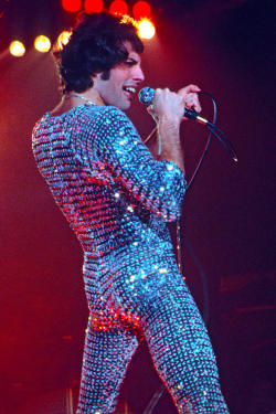 thedevil-inlove:  ♫ Freddie Mercury Outfit