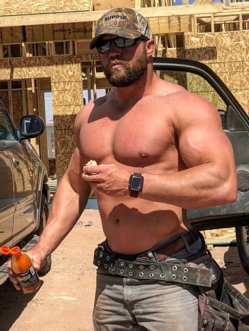 jimbibearfan:Love watching big, strong shirtless construction workers on hot days….