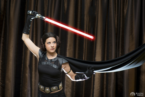 yonderlight:Photos of my Sith!Leia from 221B ConDarth LeiaPhotographerTHERE’S MORE.
