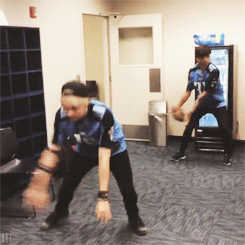 smashtonx94:  punkrocklashton:  howdy-im-awkward:  I just love how tight that hug is  just so people are reminded muke  This happened backstage at my concert and I’ll N E V E R get over it