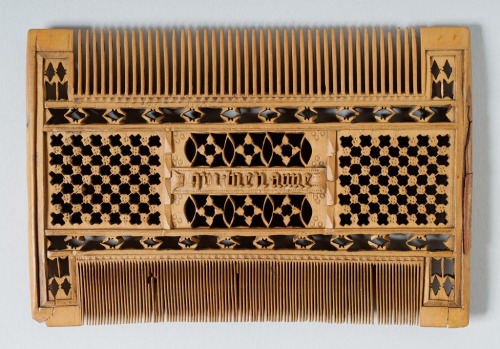 Combs, 1500. Carved boxwood, France. Via Museum of Applied Arts, Budapest