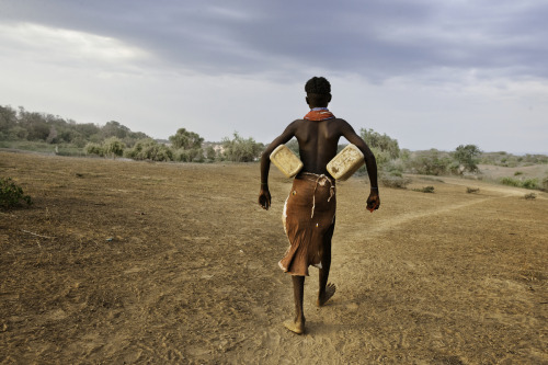 stevemccurrystudios:STEP BY STEP “Walking … is how the body measures itself against the earth.” - 