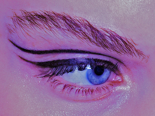 e-brat:furples:Moschino Fall 2009WET BRUSHED UP BROWS ARE THE BEST