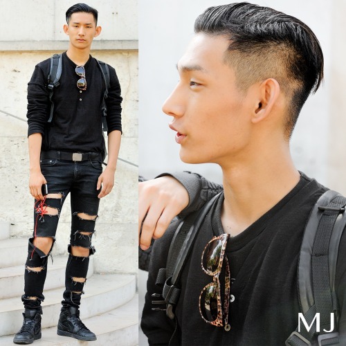 calichele:    Hyeong Seop Park  monsieurjerome:  New #Streetstyle series online #PFW #June14 #AllBlack  See more on #MonsieurJerome http://bit.ly/1w3i0g9