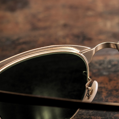 The details make the difference // The Clubmaster Metal is 100% rock solid