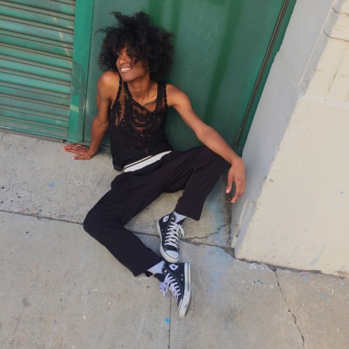 postpunkfaery:itsarifitz:hot af, so had to break out the lace tank.holy shit