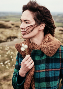 thronescastdaily:Lena Headey Photographed