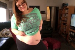 unskinny:  Some more tummy photos from the other day.   Bellaaayyy.  Yay tummy!