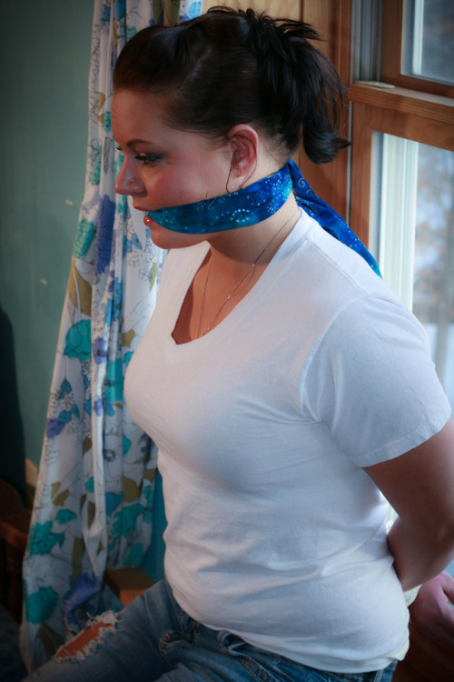 mmpphhmmpphh:Knot so tight. I love the simple gag, Tight white t-shirt and the window bondage. nicel