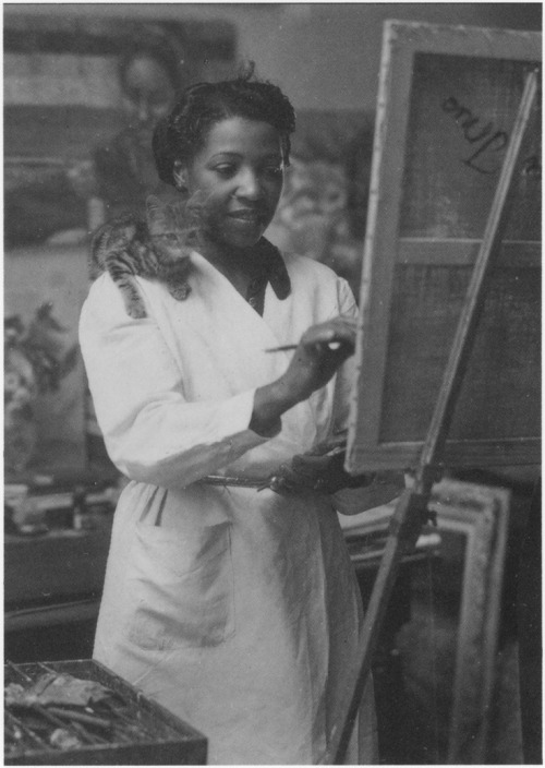 jillthompson:optimistfeminist:theyorkist:Loïs Mailou Jones painting in her Paris studio in 1937 or 1