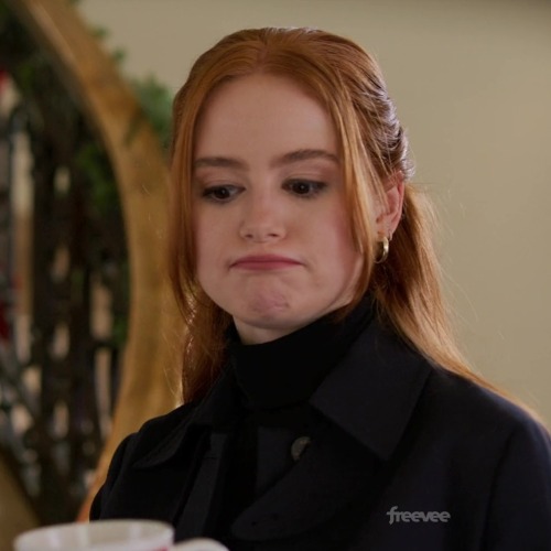Madelaine Petsch As Georgia In Hotel For The Holidays - Icons